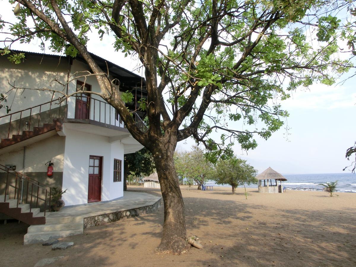 Matema Lake Shore Resort Extérieur photo