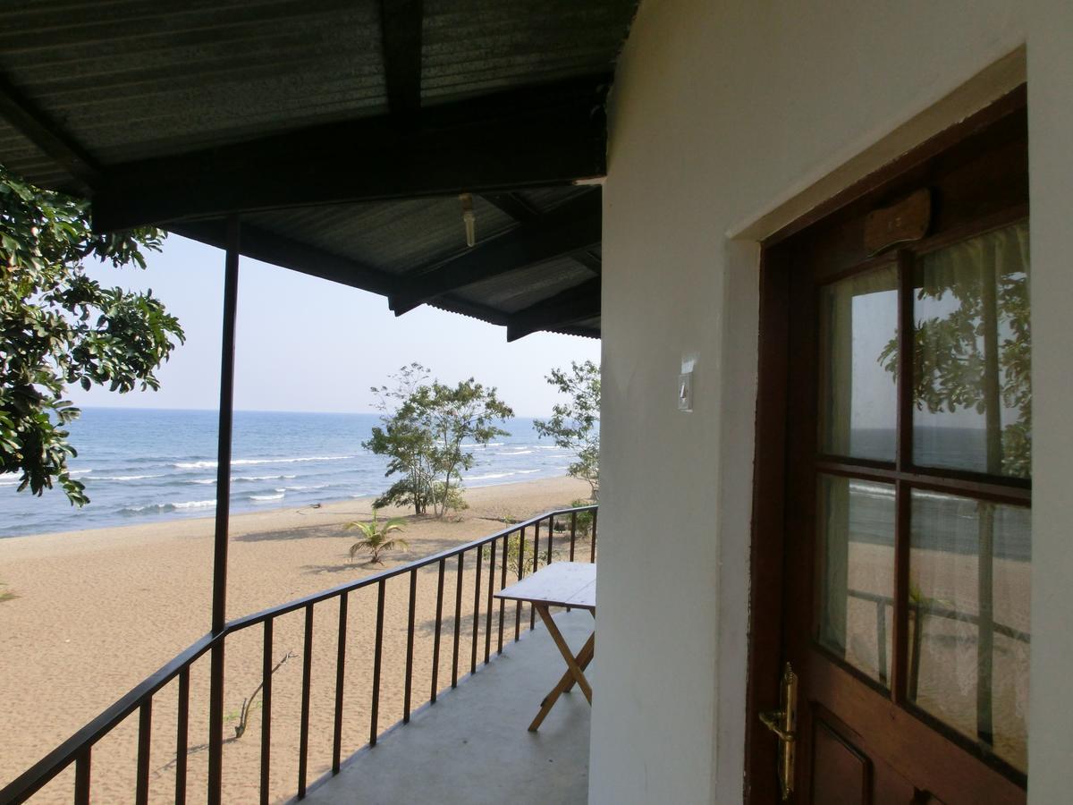 Matema Lake Shore Resort Extérieur photo