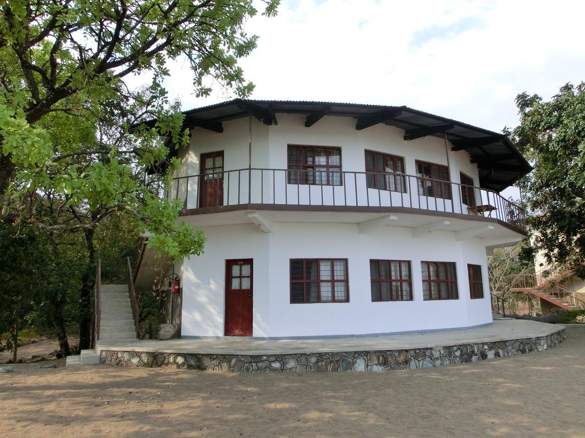 Matema Lake Shore Resort Extérieur photo