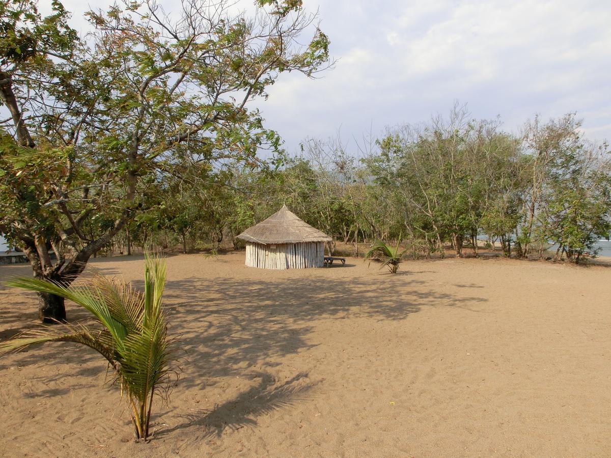 Matema Lake Shore Resort Extérieur photo