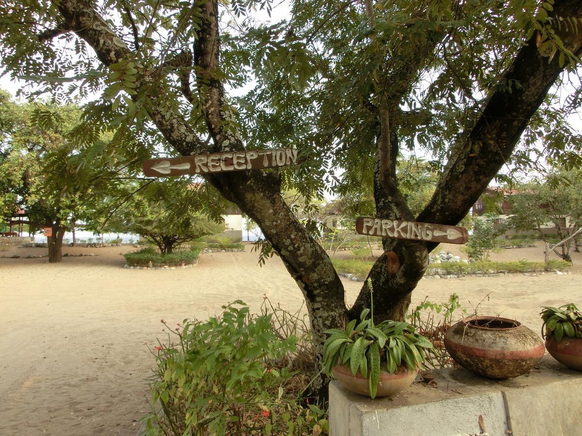 Matema Lake Shore Resort Extérieur photo